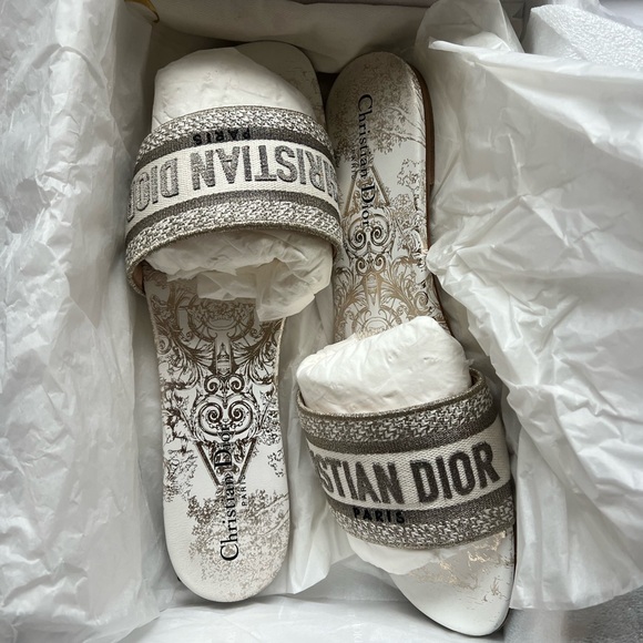 ⚜️100% AUTHENTIC DIOR SANDALS - Picture 1 of 4